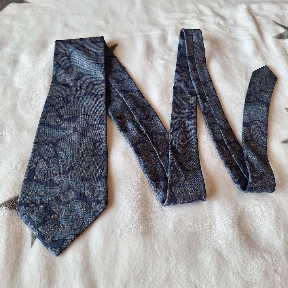 417‎ by Van Heusen Men's Necktie Blue Green Paisley 100% Silk Made In USA